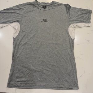 Oakley Men's Tee in Heather Gray and White